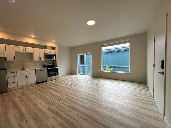 3rd image of 810 Yakima Ave #8