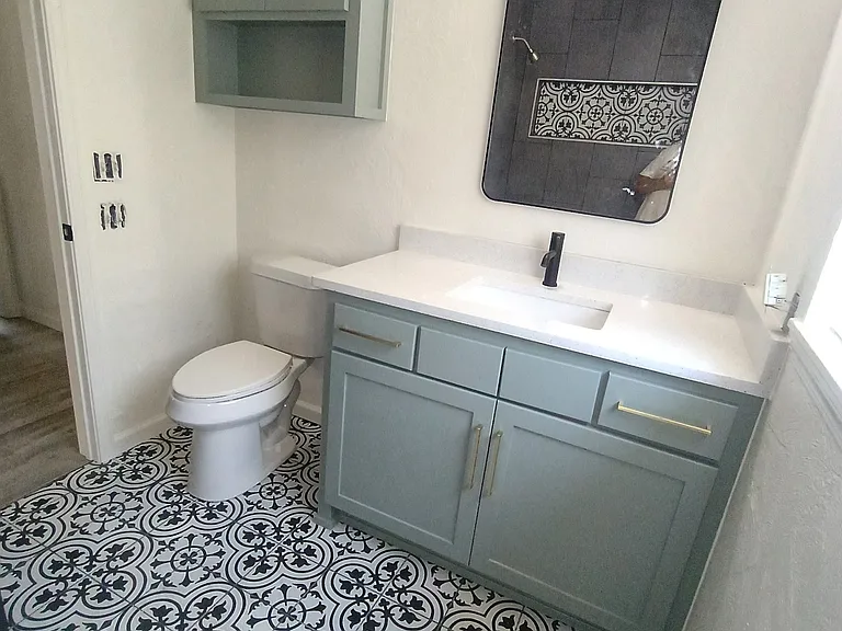 1116 Hazelwood Dr — Photo 3