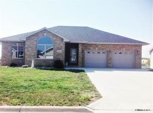 335 Bryn Dr, Peosta, IA 52068