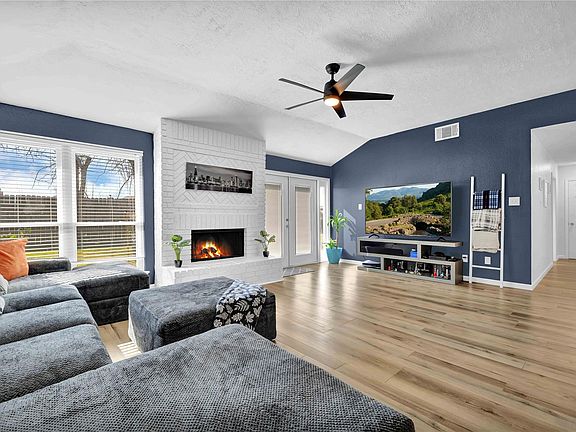 3rd image of 421 Forest Hills Dr