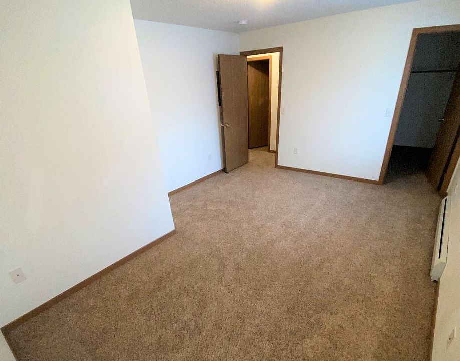 CA 2610 Cardinal Ave Faribault MN Zillow