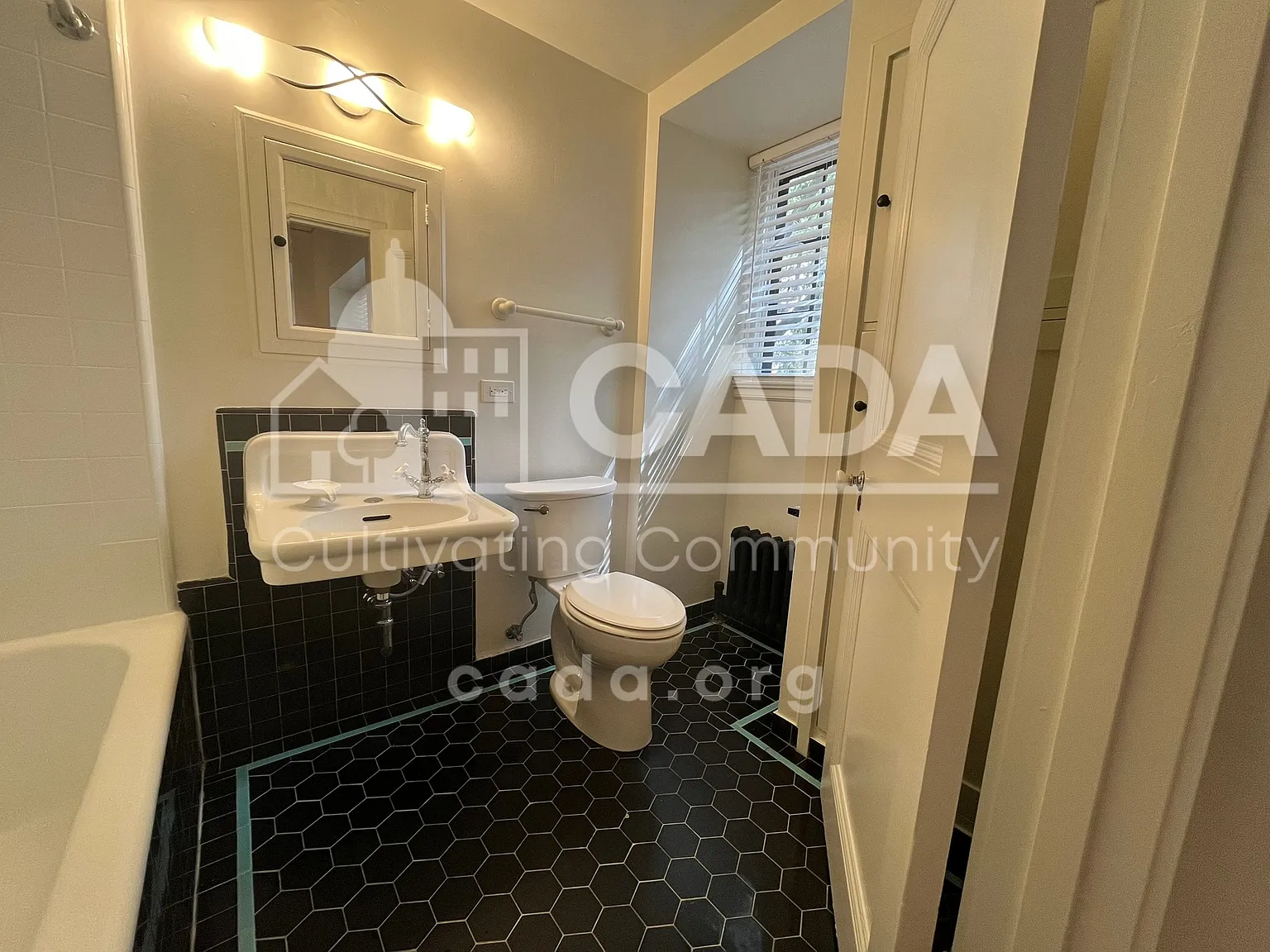 2 bed, 1666 sqft, $3,310 — Photo 3