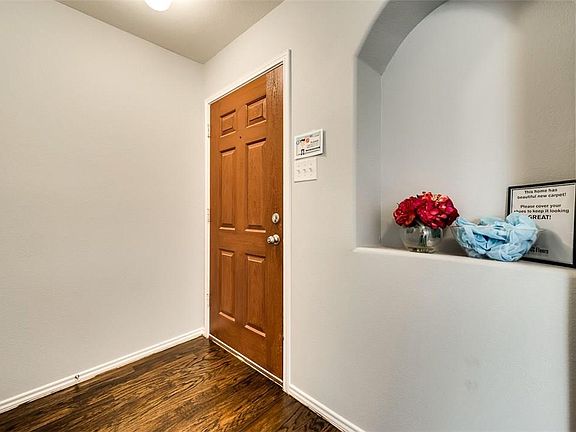 3rd image of 9841 Fleetwood Dr