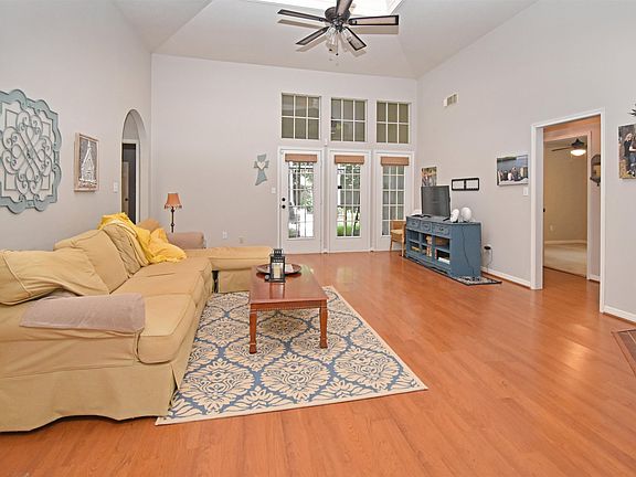 3rd image of 3675 Augusta Dr