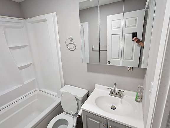 4th image of 4650 Paul St APT 2