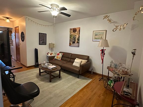 2nd image of 627 Willow Ave APT 5-I