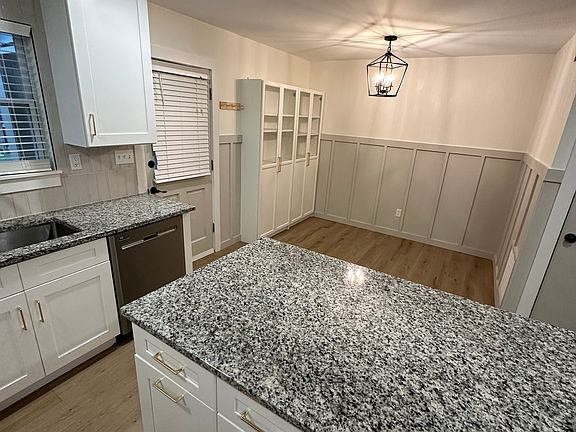 2nd image of 332 20th St NE APT 6