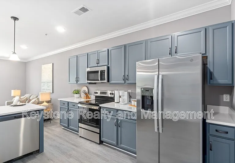 138 Center Pointe Dr #2 — Photo 4