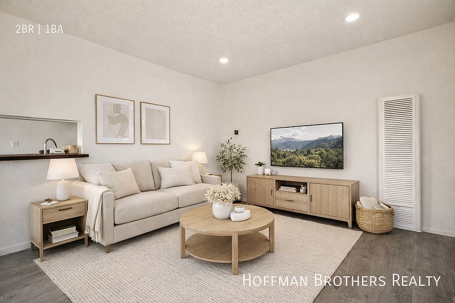 1st image of 1046 S Hobart Blvd APT 3