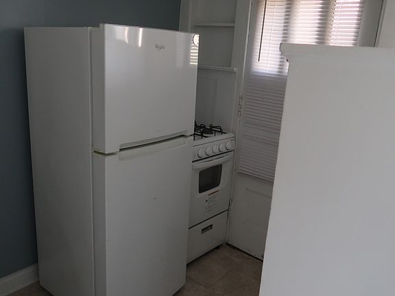 3rd image of 1739 W Devon Ave #1
