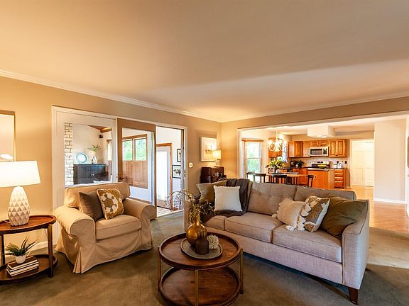 5th image of 6832 Fox Hill Ln