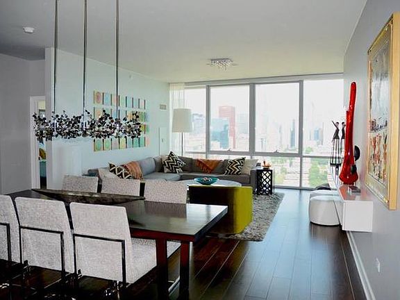 3rd image of 1201 S Prairie Ave #3402