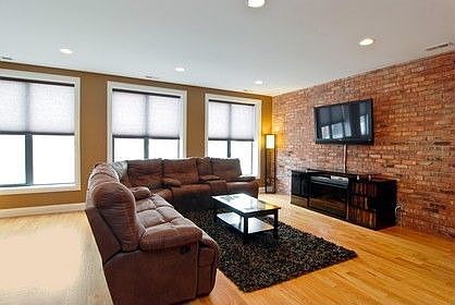 2nd image of 1062 N Milwaukee Ave #2