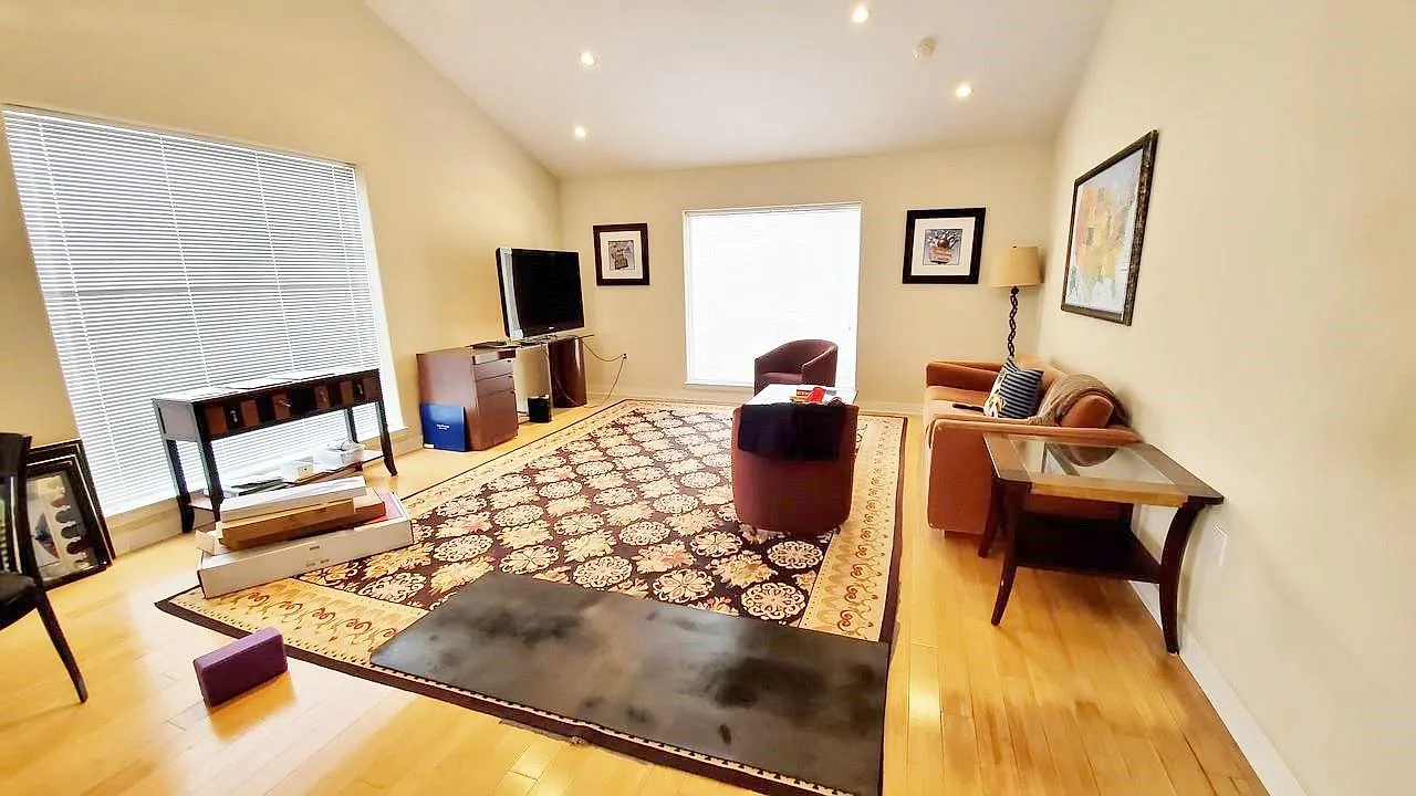1 bed, 1.0 bath, 1000 sqft, $1,700 — Photo 2