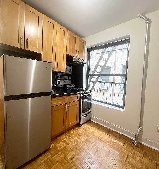 1st image of 260 6th Ave APT 28