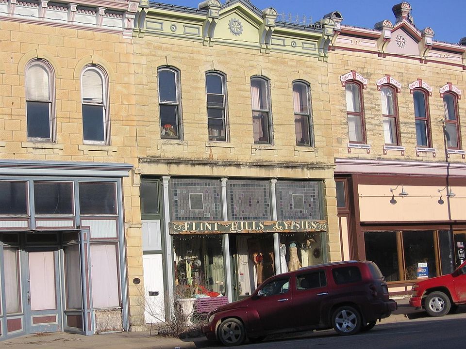 2nd image of 111 N Walnut St