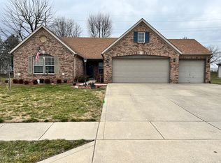221 Creekview Cir, Mooresville, IN 46158
