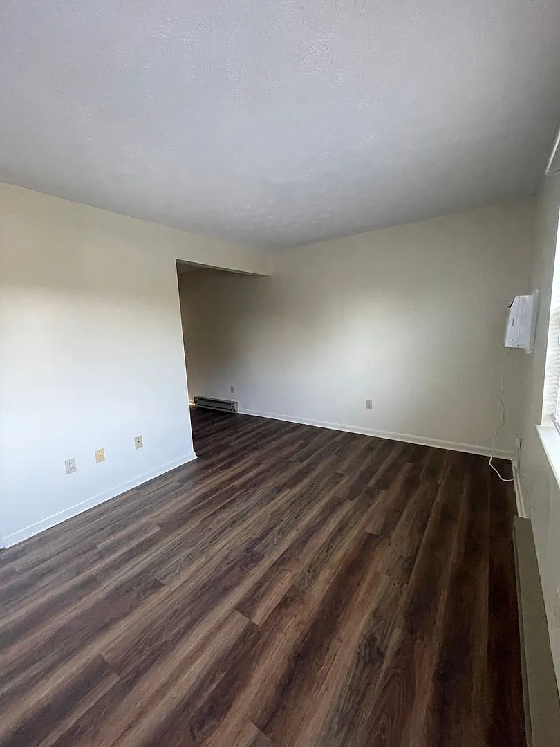 Apartment for Rent — Photo 2