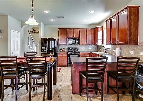 4th image of 511 Teal Ln