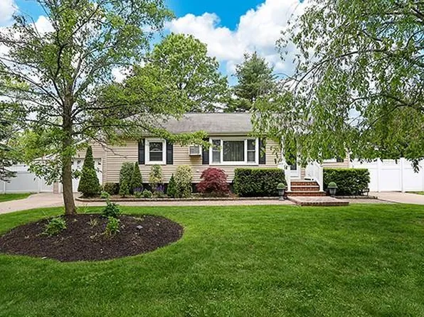 126 Eastwood Avenue, Deer Park, NY 11729