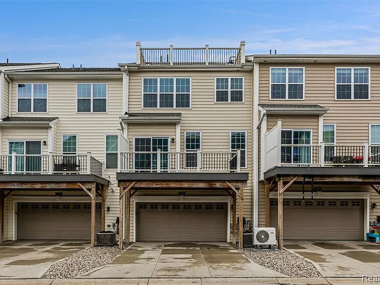 2769 Ashcombe Dr — Photo 44