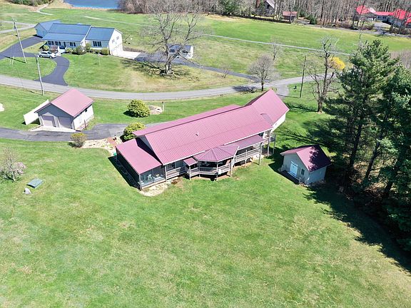 3rd image of 107 Mountain View Dr