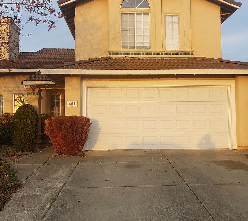 1st image of 654 Catalina Cir