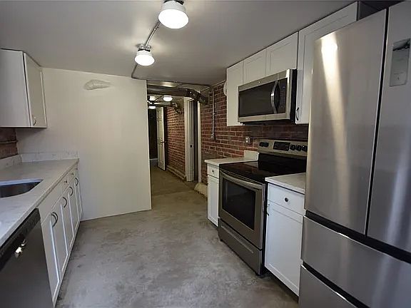 3rd image of 1322 N Marion St