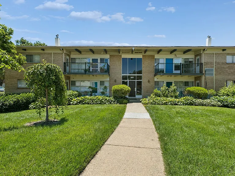 4901 Americana Dr — Photo 1