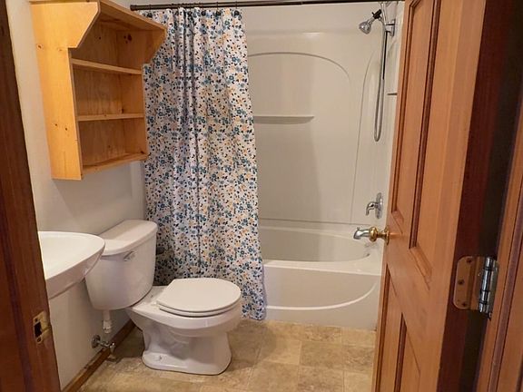 4th image of 812 Waterslide Ct