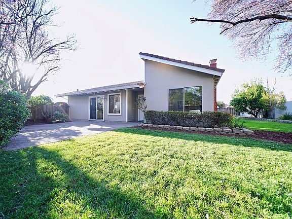 4th image of 2334 Four Seasons Ct