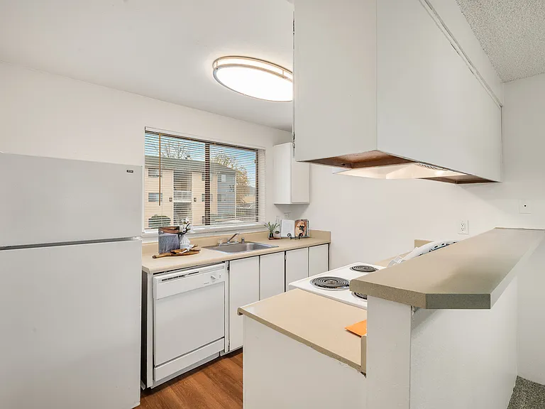 Crystal Springs Apartments — Photo 105