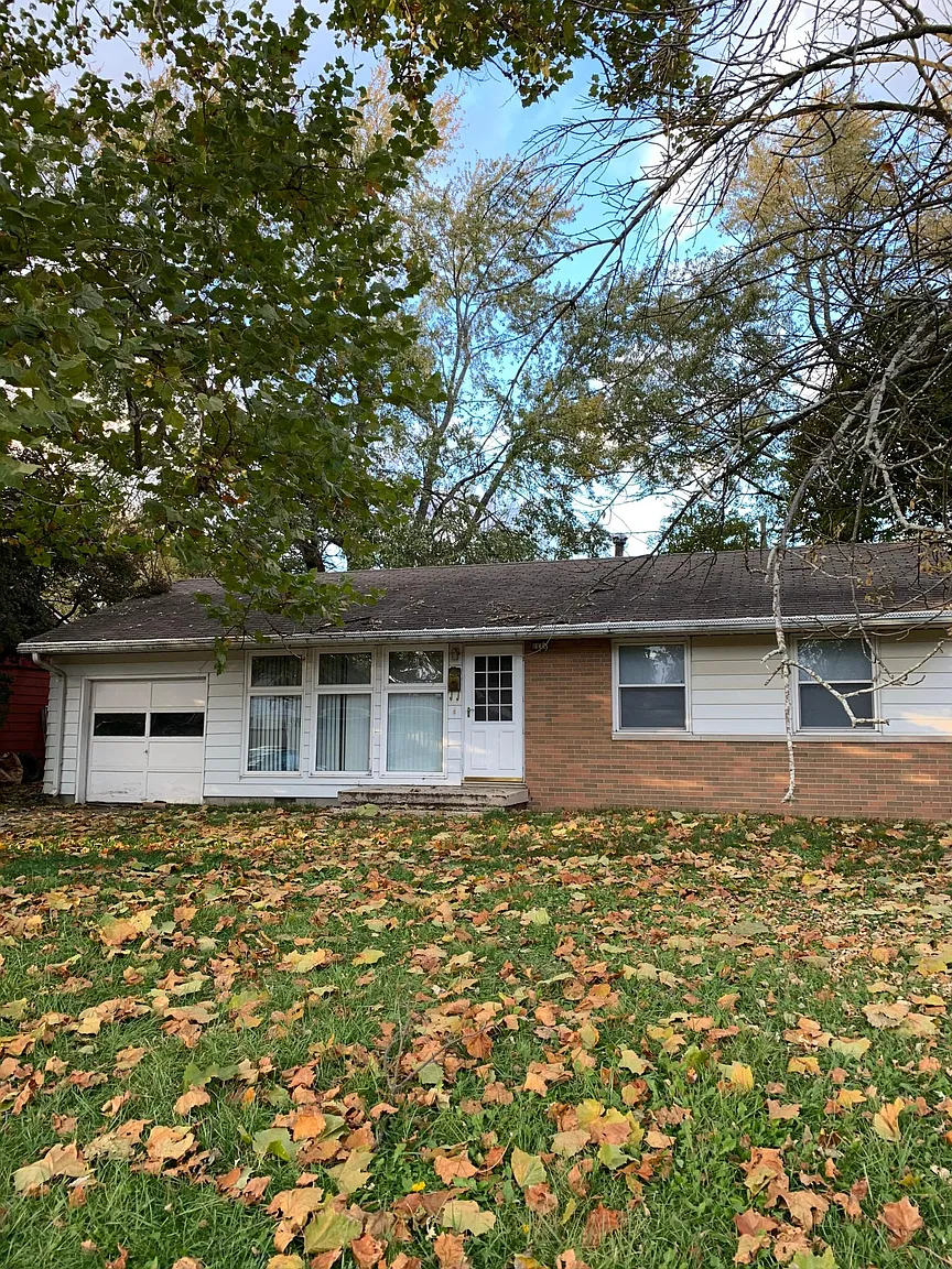 1114 W Eureka St photo 1
