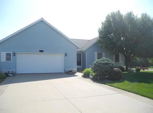 7440 Alycia Dr, Hudsonville, MI 49426