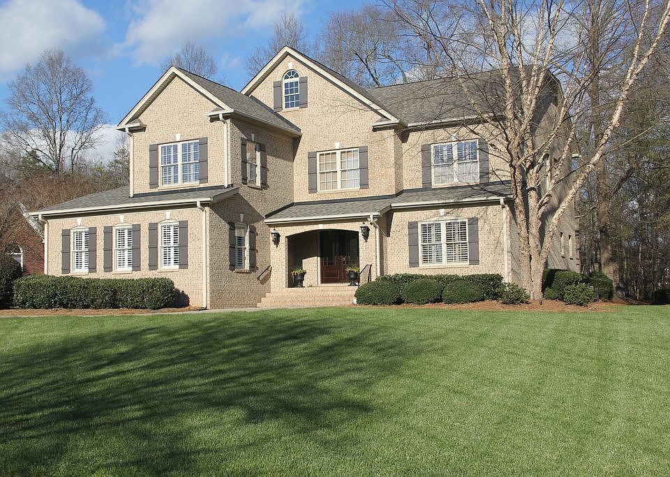 1st image of 570 Benton Ln