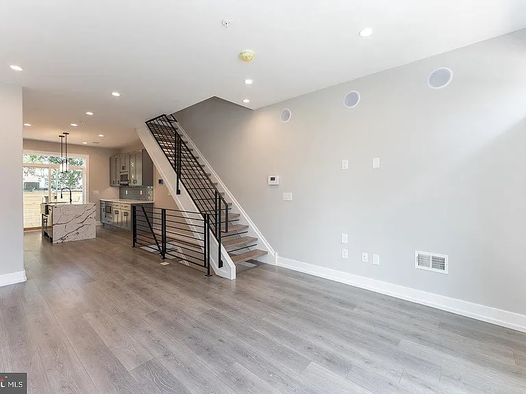 2127 N Randolph St — Photo 49