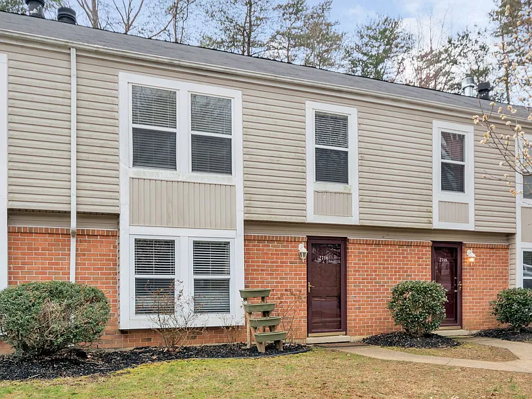 2716 Gatewood Cir — Photo 2