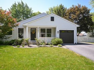 2301 Weatherford Ln, Naperville, IL 60565