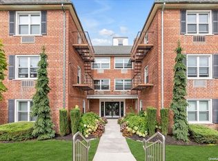124 S Park Ave APT 3T, Rockville Centre, NY 11570
