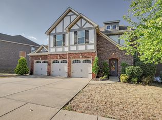 2214 Chaucer Park Ln, Thompsons Station, TN 37179