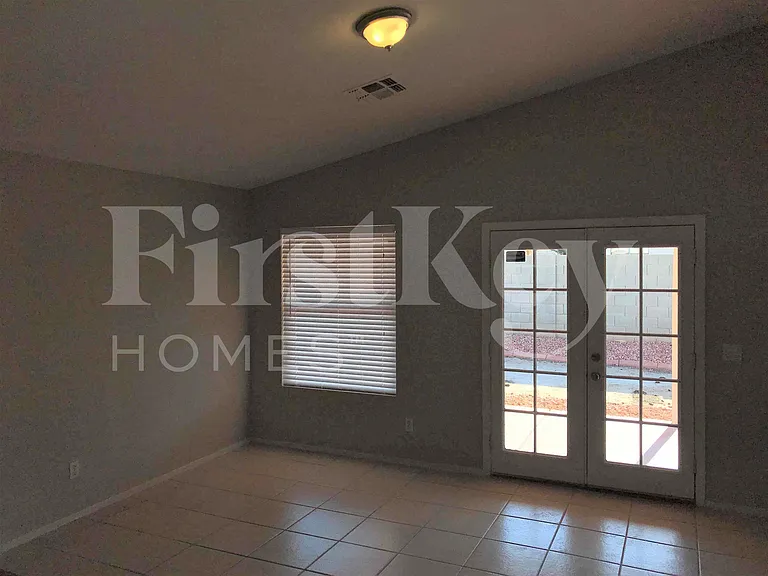 3313 N 85th Ln — Photo 5