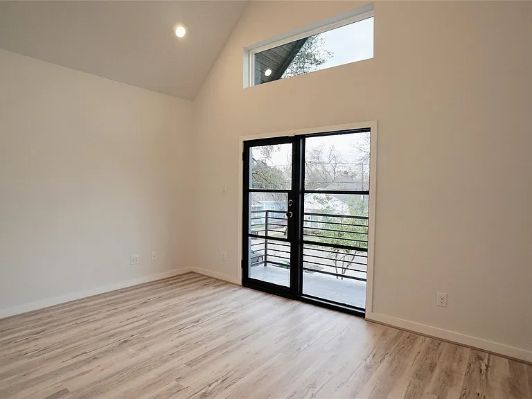 1711 Summer St — Photo 11