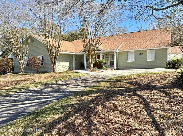 4818 Oakwood St, Moss Point, MS 39563
