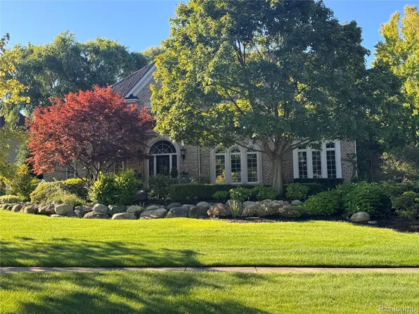 4621 Goodison Place Dr, Rochester, MI 48306