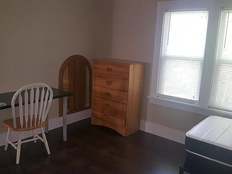 819 Dupont St — Photo 9