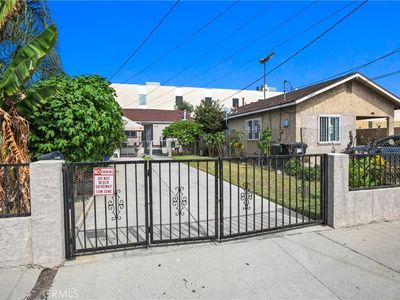 1735 E 64th St, Los Angeles, CA, 90001
