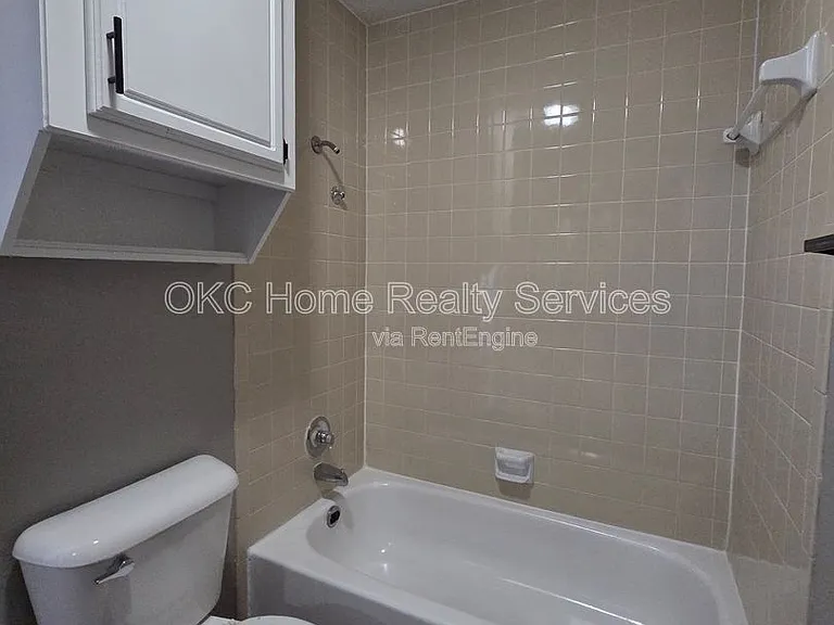 6713 Lyrewood Ln — Photo 13