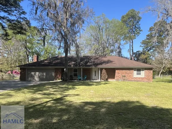 411 Woodland Dr, Hinesville, GA 31313