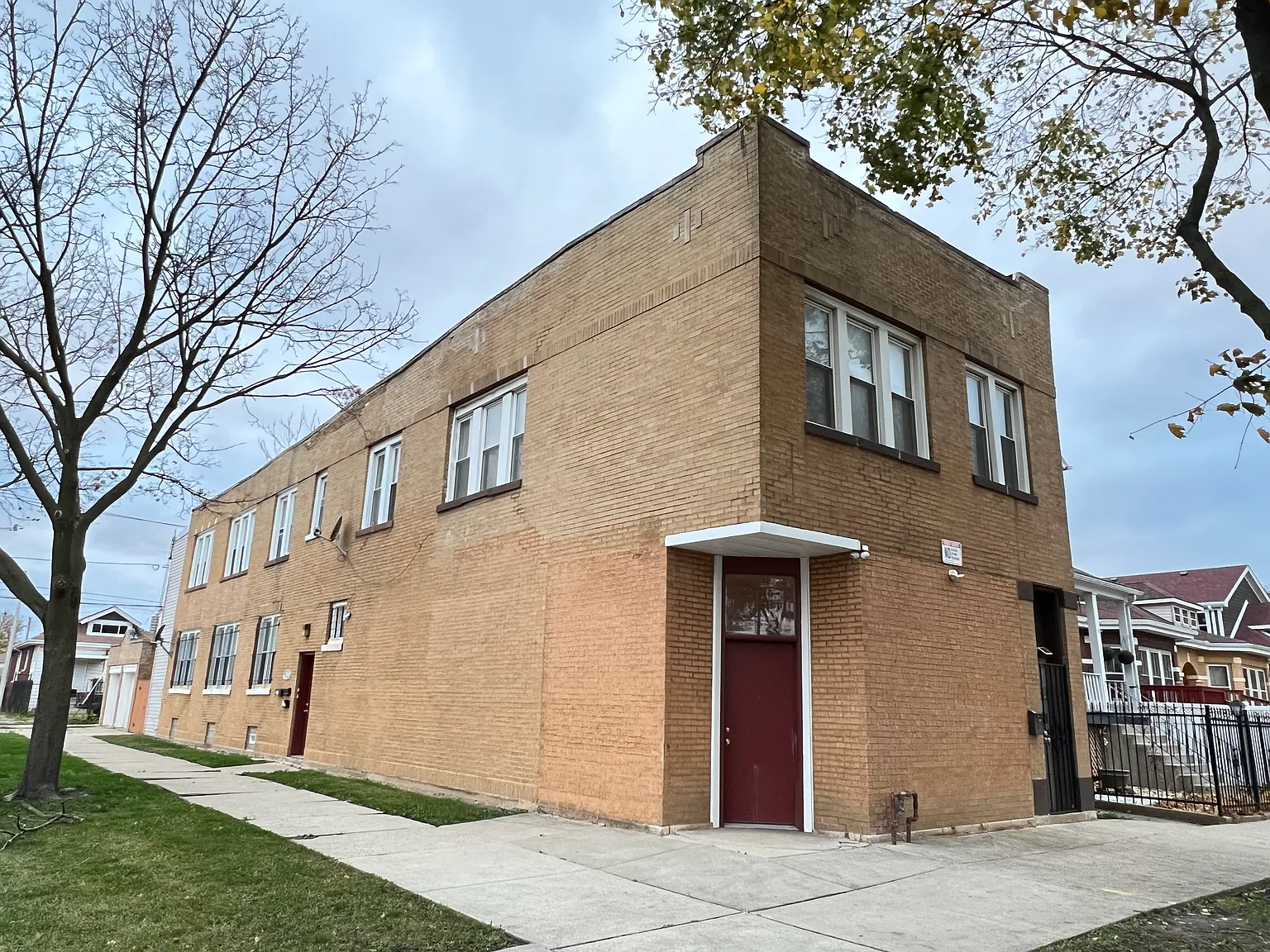 3 bed, $1,400 — Photo 1