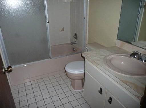 5th image of 10 Saint Andrews Ct